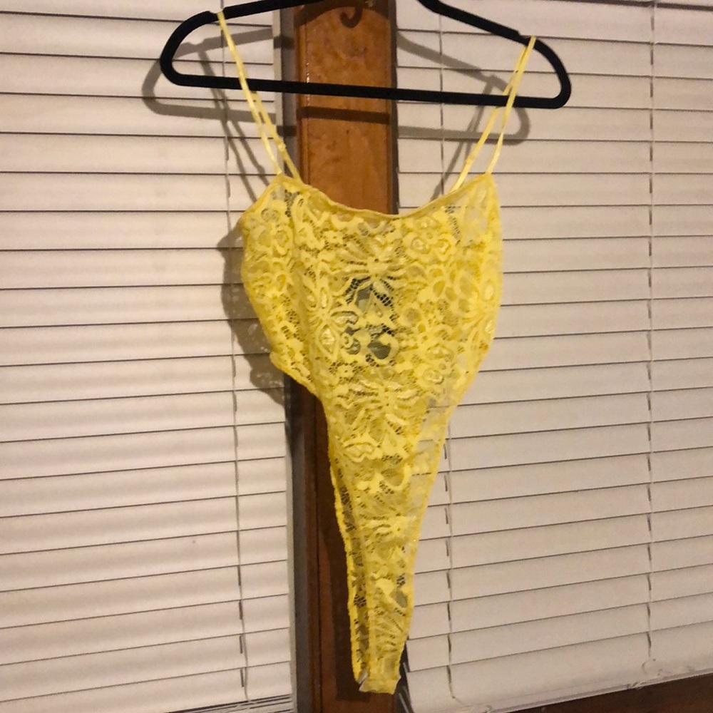 NEW WITH TAGS 🏷 Lace body suit size M